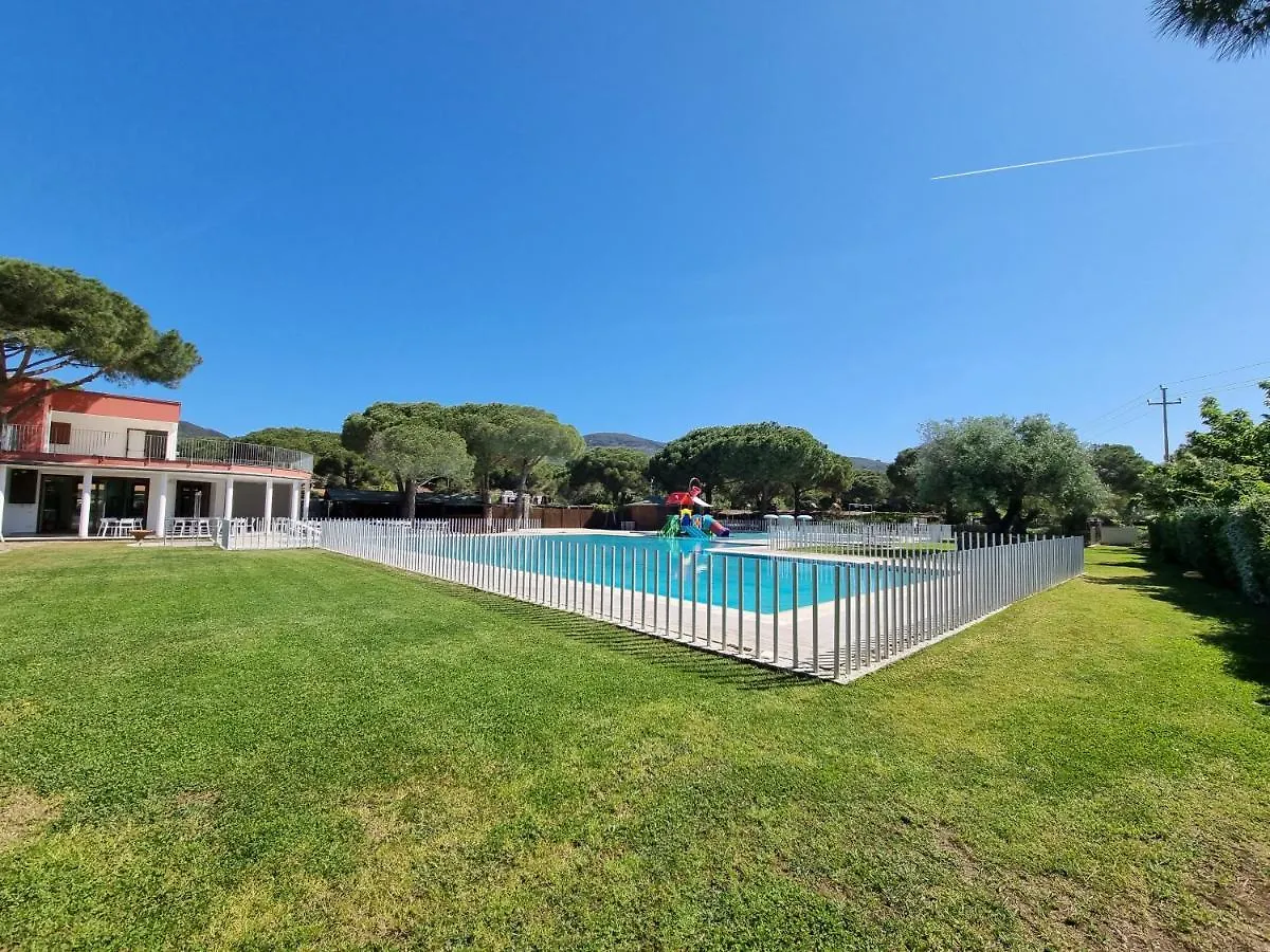 Camping Lacona Pineta Каполивери